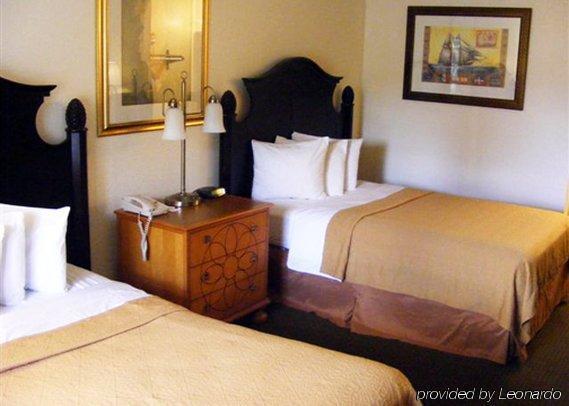 Quality Inn & Suites Eastgate Kissimmee Room photo
