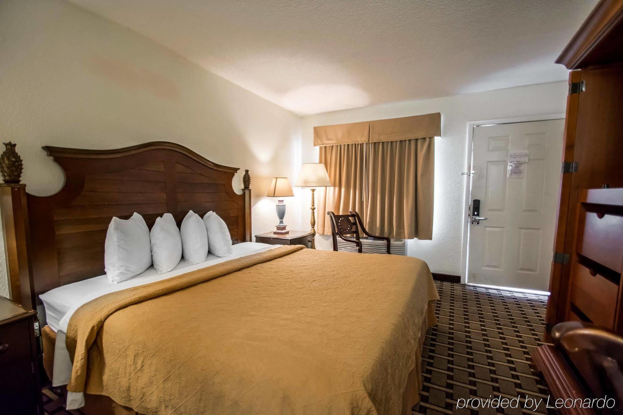 Quality Inn & Suites Eastgate Kissimmee Exterior photo